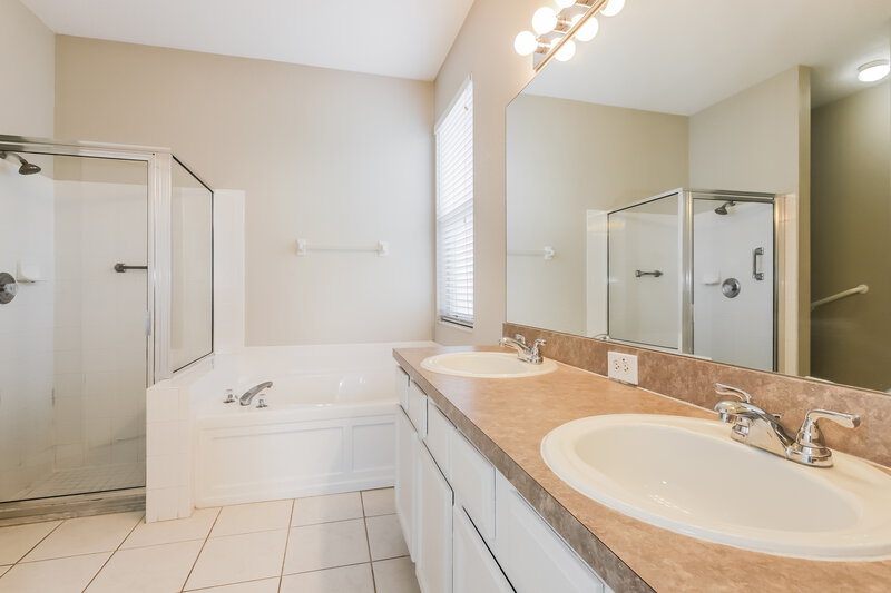 3,190/Mo, 10639 Eveningwood Ct Trinity, FL 34655 Main Bathroom View