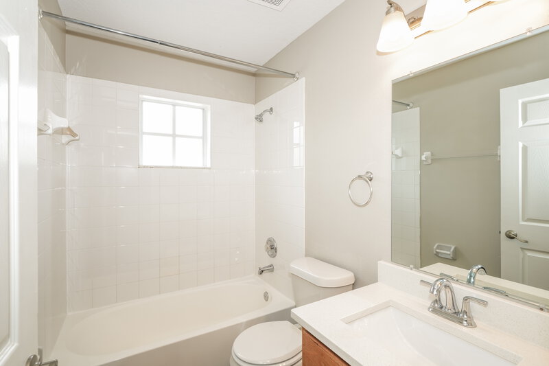 2,190/Mo, 7814 Citrus Blossom Dr Land O' Lakes, FL 34637 Bathroom View