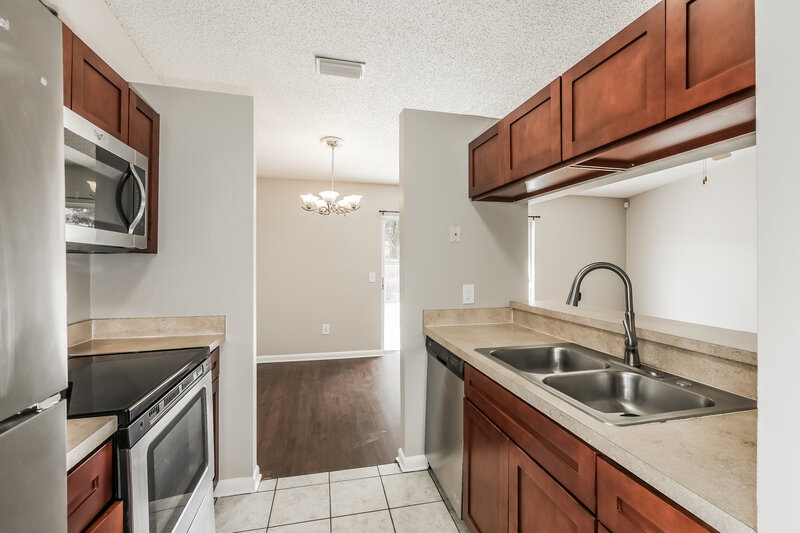 2,000/Mo, 4059 Forecast Dr Brandon, FL 33511 Kitchen View 2