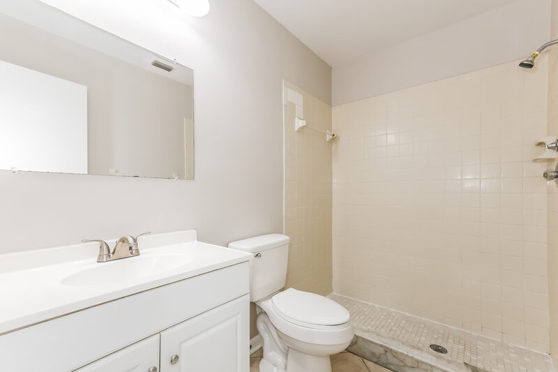 2,000/Mo, 4059 Forecast Dr Brandon, FL 33511 Main Bathroom View