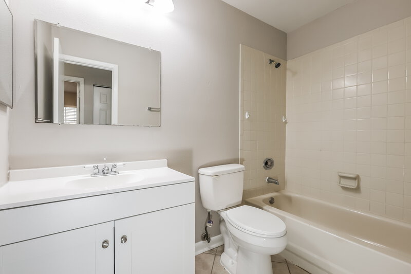 2,000/Mo, 4059 Forecast Dr Brandon, FL 33511 Bathroom View