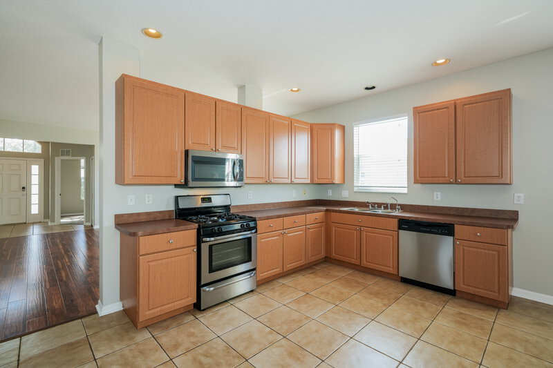 2,305/Mo, 16306 Bridgeglade Ln Lithia, FL 33547 Kitchen View