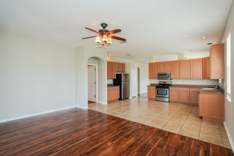 2,305/Mo, 16306 Bridgeglade Ln Lithia, FL 33547 Family Room View 2