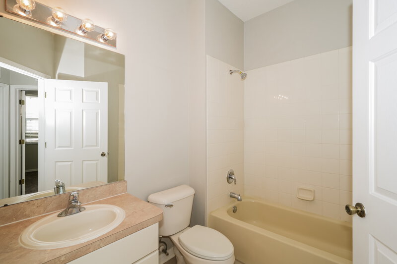 2,305/Mo, 16306 Bridgeglade Ln Lithia, FL 33547 Bathroom View