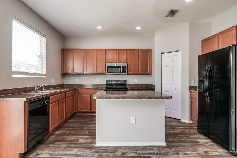2,245/Mo, 11123 Goldenrod Fern Dr Riverview, FL 33569 Kitchen View