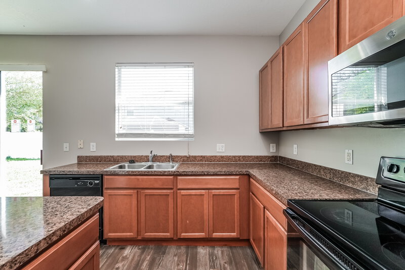 2,245/Mo, 11123 Goldenrod Fern Dr Riverview, FL 33569 Kitchen View 2
