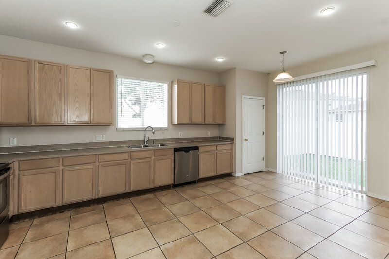 2,210/Mo, 2507 Brownwood Dr Mulberry, FL 33860 Kitchen View
