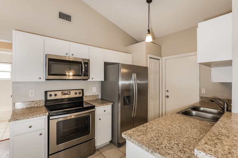 3,040/Mo, 3839 Marquise Ln Mulberry, FL 33860 Kitchen View 2