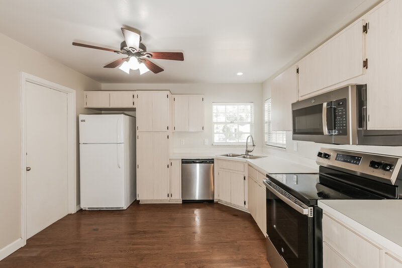 2,070/Mo, 1822 Coyote Pl Brandon, FL 33511 Kitchen View