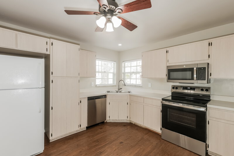 2,070/Mo, 1822 Coyote Pl Brandon, FL 33511 Kitchen View 2