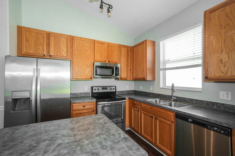 2,030/Mo, 9252 Zincoe Ln Land O' Lakes, FL 34638 Kitchen View