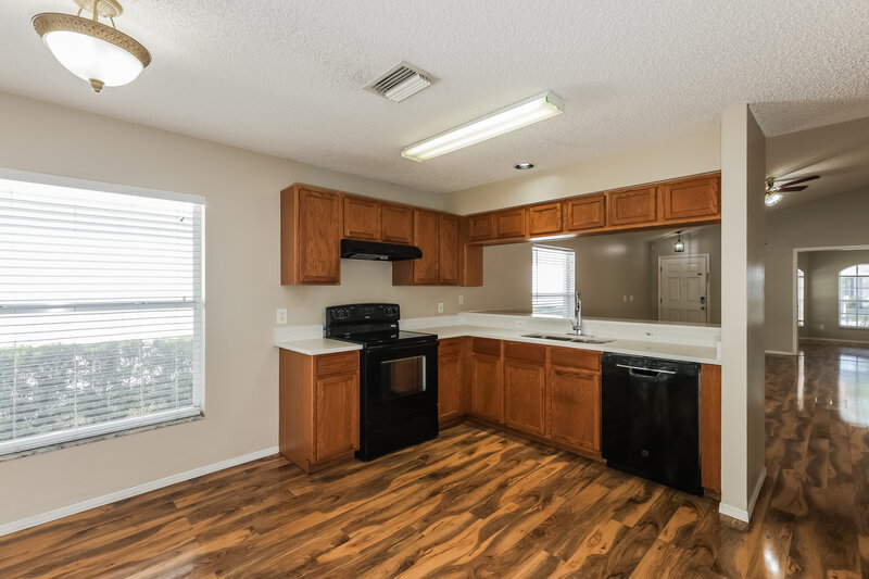 2,180/Mo, 8703 Morrison Oaks Ct Temple Terrace, FL 33637 Kitchen View