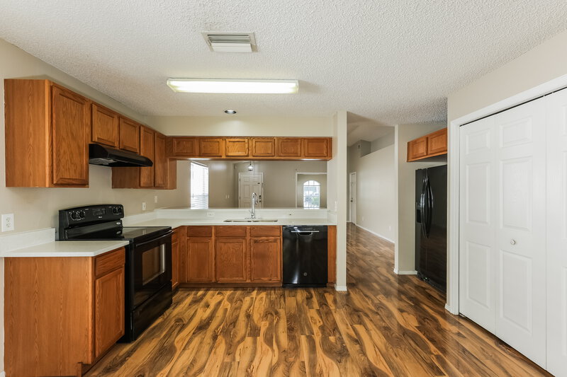 2,180/Mo, 8703 Morrison Oaks Ct Temple Terrace, FL 33637 Kitchen View 2