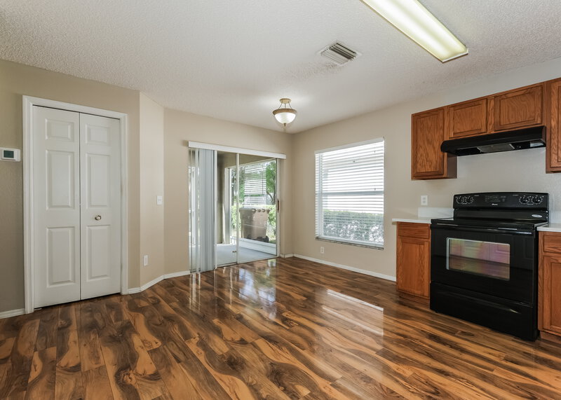 2,180/Mo, 8703 Morrison Oaks Ct Temple Terrace, FL 33637 Kitchen View 3