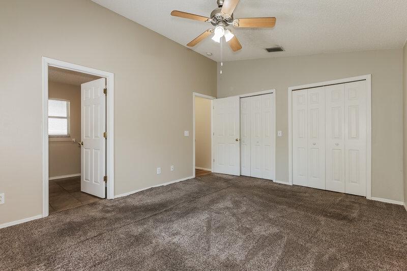 2,180/Mo, 8703 Morrison Oaks Ct Temple Terrace, FL 33637 Main Bedroom View 2