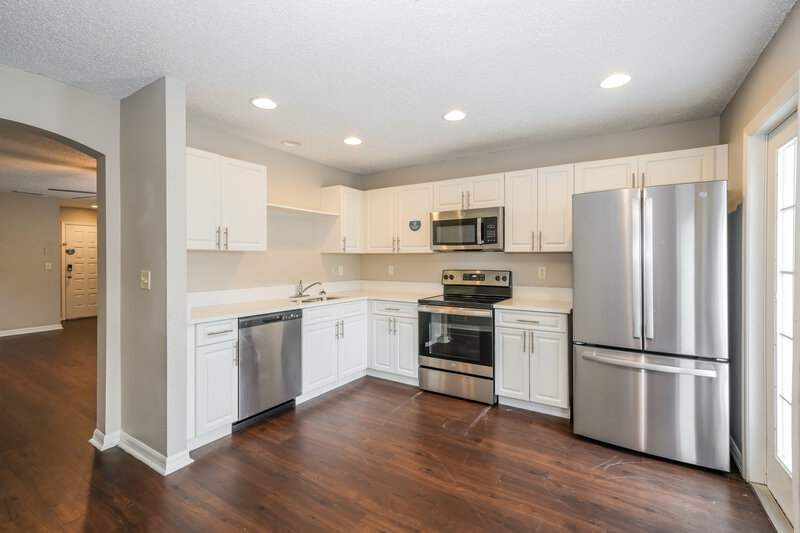 1,935/Mo, 6112 Sand Key Ln Wesley Chapel, FL 33545 Kitchen View 2