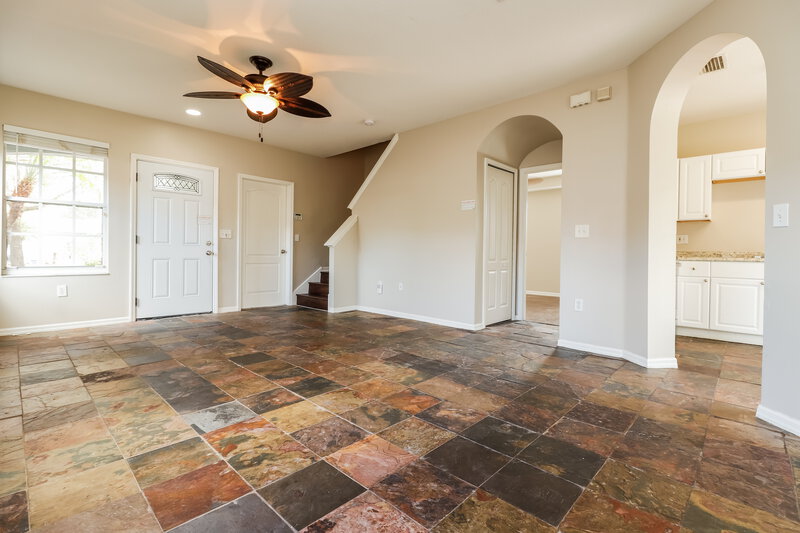 2,365/Mo, 451 Maple Pointe Dr Seffner, FL 33584 Living Room View
