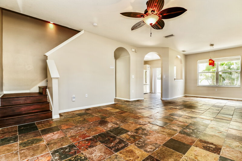 2,365/Mo, 451 Maple Pointe Dr Seffner, FL 33584 Living Room View 2