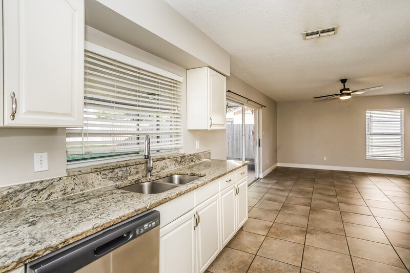 2,265/Mo, 1518 Crossridge Dr Brandon, FL 33510 Kitchen View