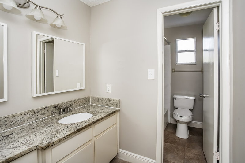 2,265/Mo, 1518 Crossridge Dr Brandon, FL 33510 Main Bathroom View