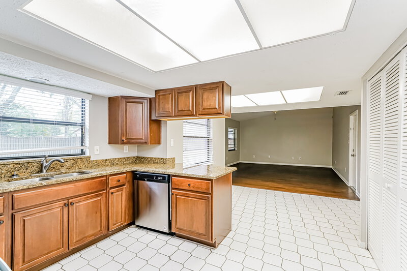 2,755/Mo, 15715 Country Lake Dr Tampa, FL 33624 Kitchen View