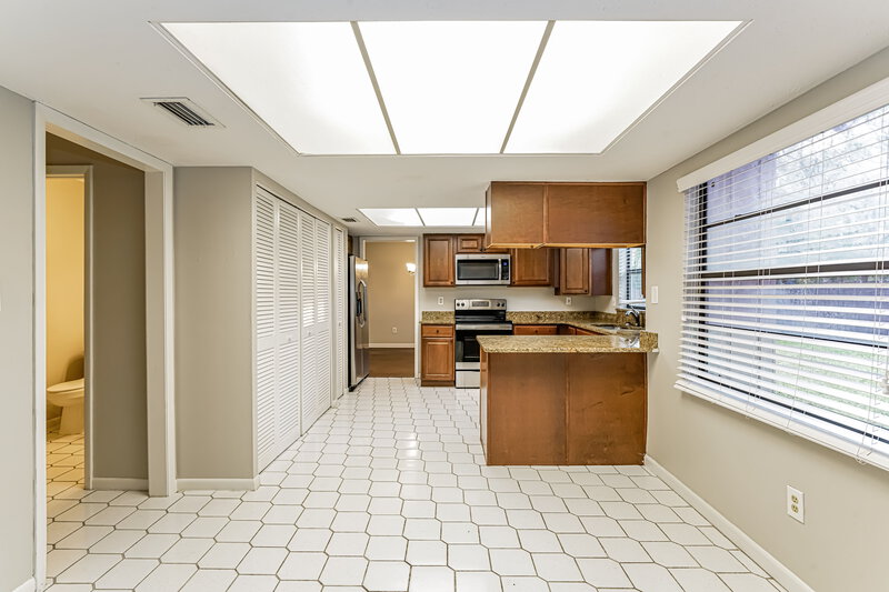 2,755/Mo, 15715 Country Lake Dr Tampa, FL 33624 Kitchen View 3