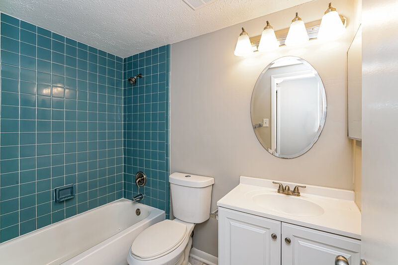 2,755/Mo, 15715 Country Lake Dr Tampa, FL 33624 Main Bathroom View