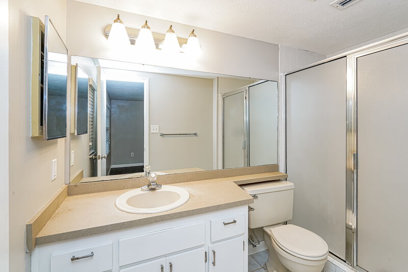 2,755/Mo, 15715 Country Lake Dr Tampa, FL 33624 Bathroom View