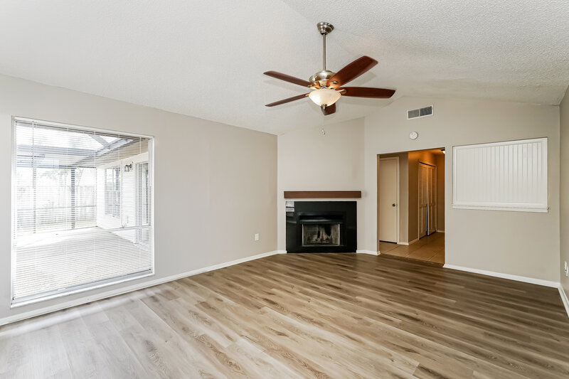 2,225/Mo, 6903 Silvermill Dr Tampa, FL 33635 Living Room View