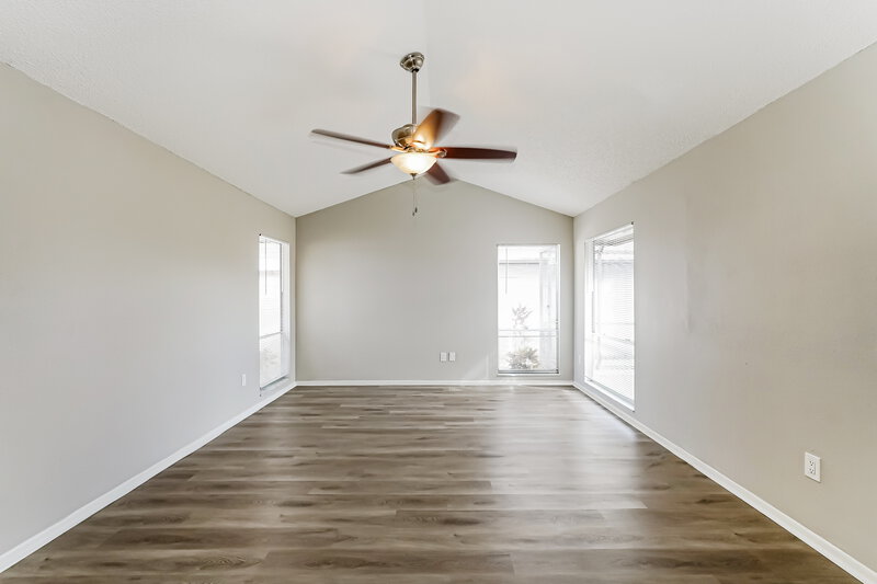 2,225/Mo, 6903 Silvermill Dr Tampa, FL 33635 Living Room View 2