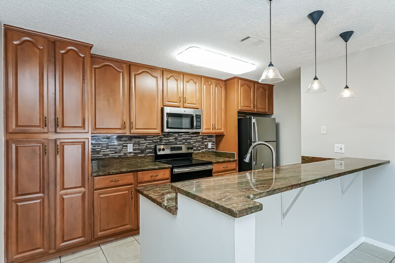 2,225/Mo, 6903 Silvermill Dr Tampa, FL 33635 Kitchen View