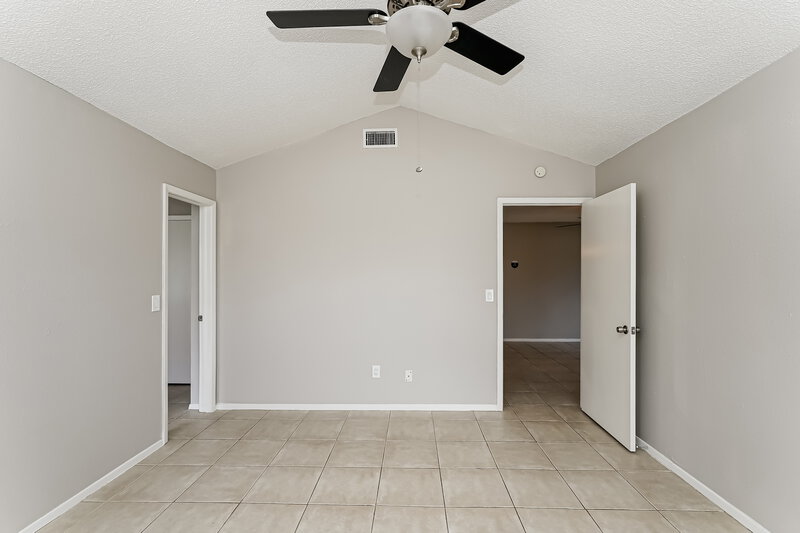 2,225/Mo, 6903 Silvermill Dr Tampa, FL 33635 Main Bedroom View 2