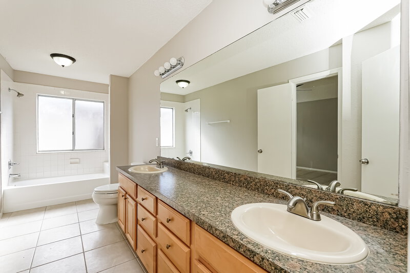 2,225/Mo, 6903 Silvermill Dr Tampa, FL 33635 Main Bathroom View