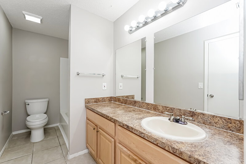 2,225/Mo, 6903 Silvermill Dr Tampa, FL 33635 Bathroom View