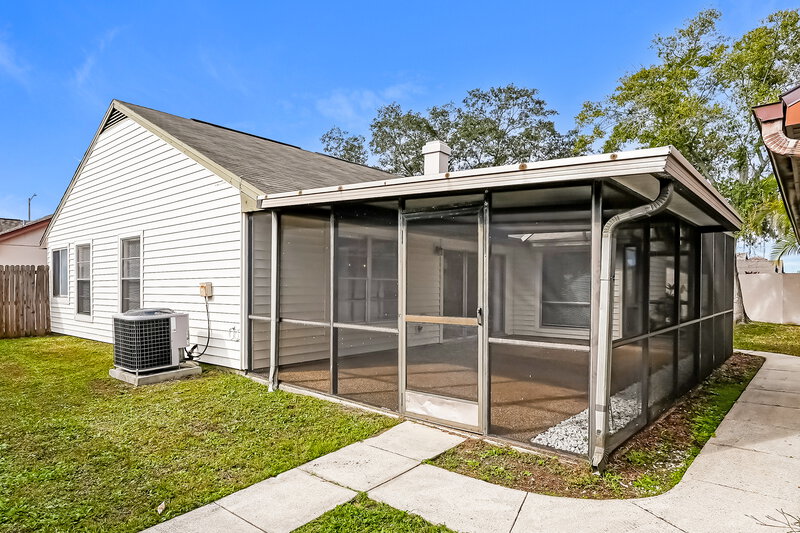 2,225/Mo, 6903 Silvermill Dr Tampa, FL 33635 Rear View