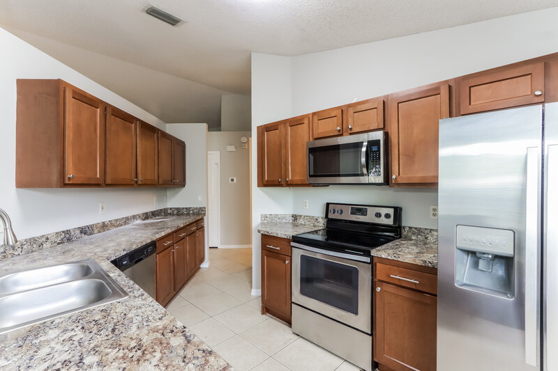 1,970/Mo, 1846 Twisting Ln Wesley Chapel, FL 33543 Kitchen View