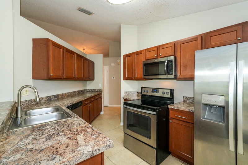 2,000/Mo, 1846 Twisting Ln Wesley Chapel, FL 33543 Kitchen View