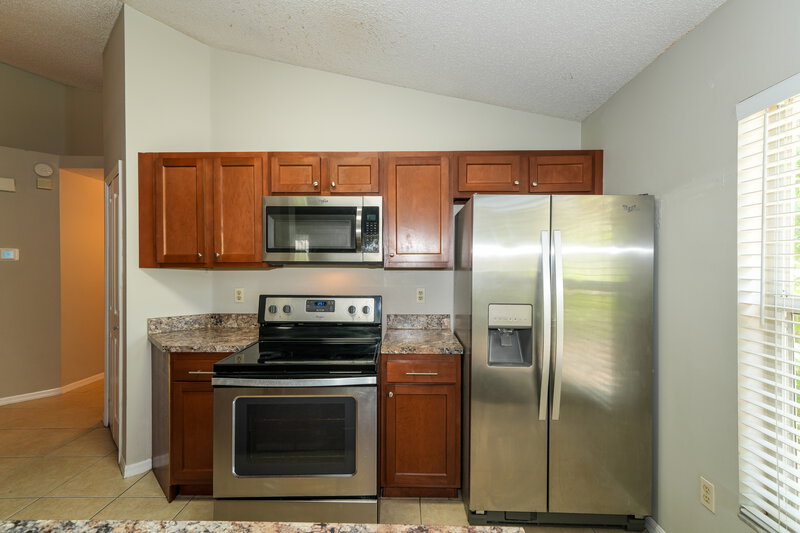 2,000/Mo, 1846 Twisting Ln Wesley Chapel, FL 33543 Kitchen View 2