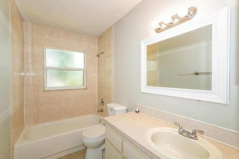 2,000/Mo, 1846 Twisting Ln Wesley Chapel, FL 33543 Bathroom View