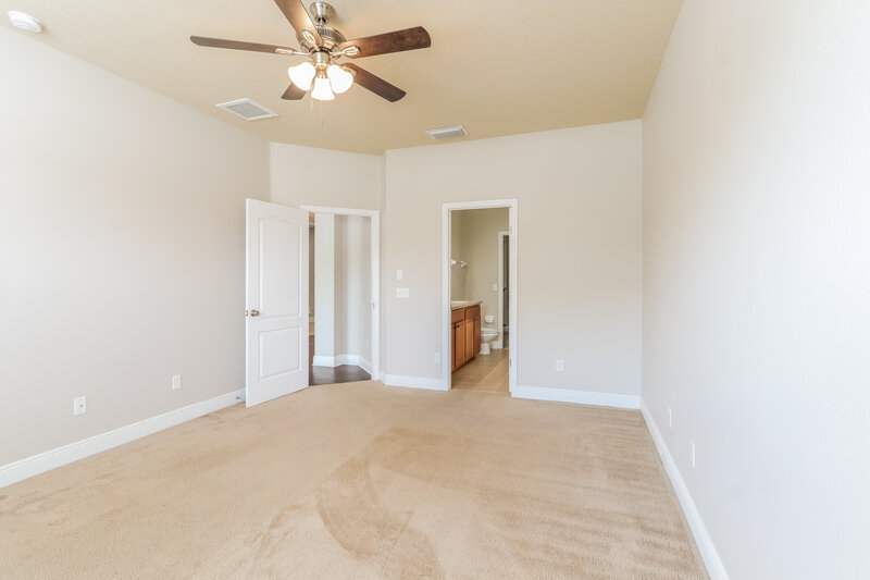4,050/Mo, 7935 Camden Woods Dr Tampa, FL 33619 Main Bedroom View 2