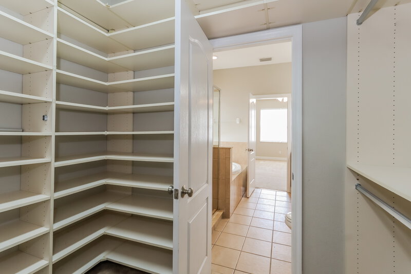 4,050/Mo, 7935 Camden Woods Dr Tampa, FL 33619 Walk In Closet View
