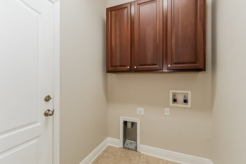 4,050/Mo, 7935 Camden Woods Dr Tampa, FL 33619 Laundry Room View
