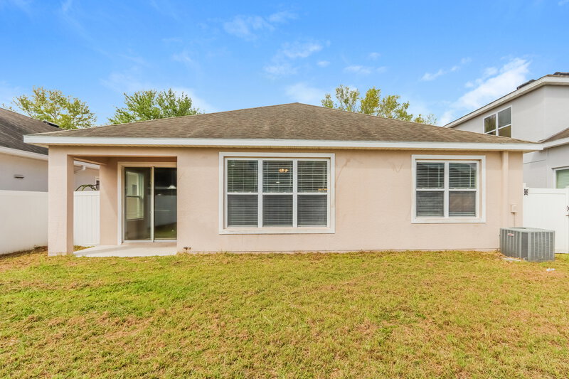 4,050/Mo, 7935 Camden Woods Dr Tampa, FL 33619 Rear View