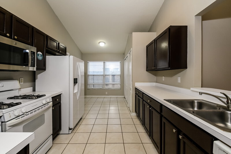 3,840/Mo, 30638 Iverson Dr Wesley Chapel, FL 33543 Kitchen View