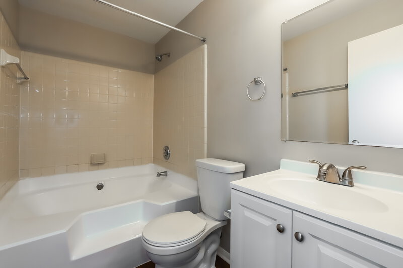 2,010/Mo, 1757 Tarah Trace Dr Brandon, FL 33510 Main Bathroom View