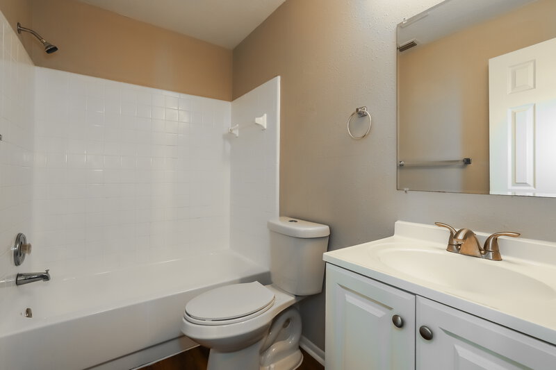 2,010/Mo, 1757 Tarah Trace Dr Brandon, FL 33510 Bathroom View