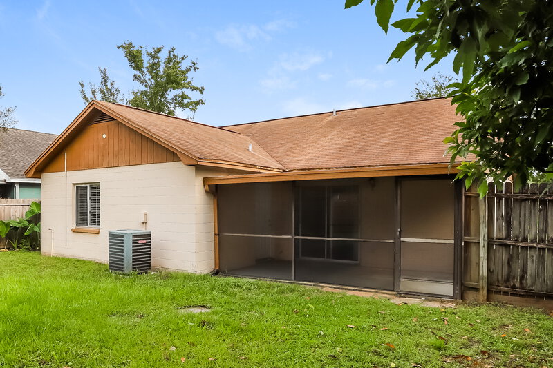 2,010/Mo, 1757 Tarah Trace Dr Brandon, FL 33510 Rear View