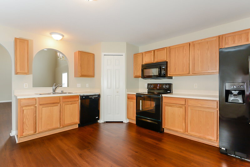 2,510/Mo, 13808 Gentle Woods Ave Riverview, FL 33569 Kitchen View 2