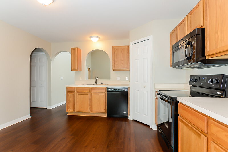 2,510/Mo, 13808 Gentle Woods Ave Riverview, FL 33569 Kitchen View 3
