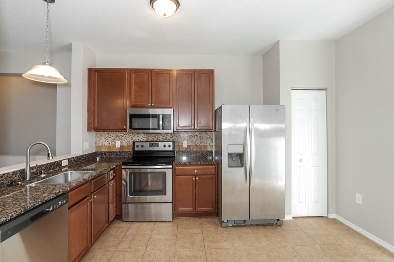 1,930/Mo, 4064 Festival Pointe Blvd Mulberry, FL 33860 Kitchen View